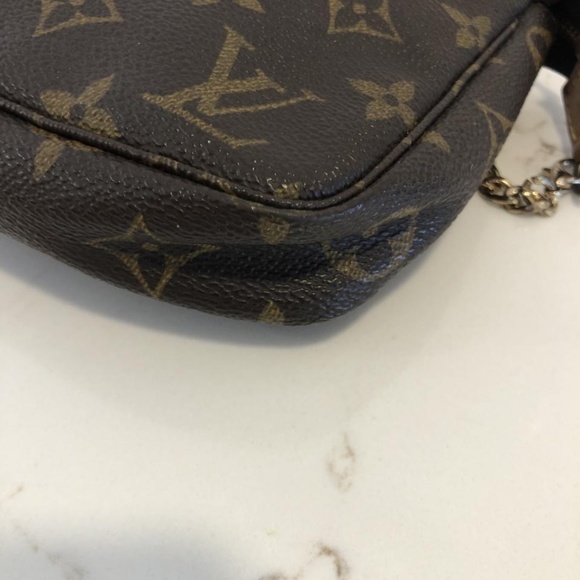 Louis Vuitton Pochette Monogram - Picture 4 of 9